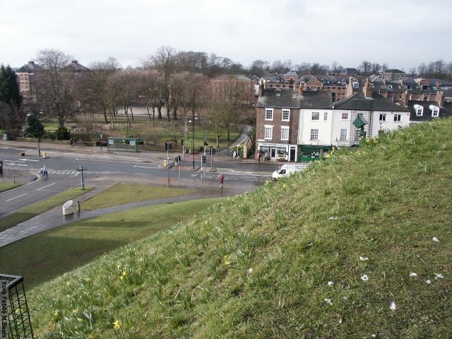 PICT5340-View_from_the_base_of_the_tower