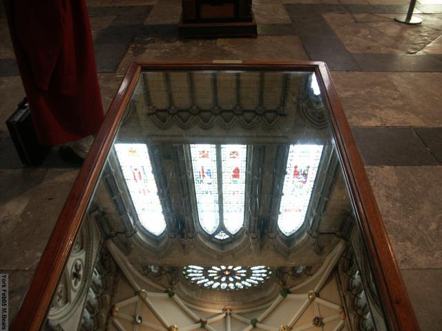 PICT5372-Stained_glass_in_mirror