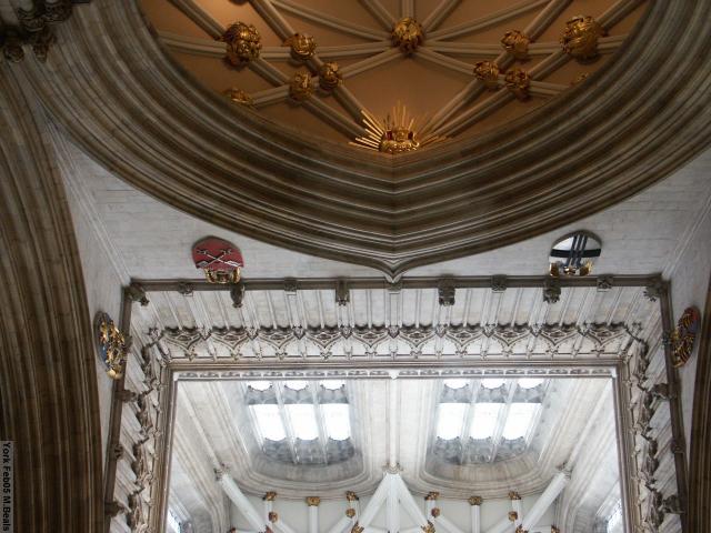 PICT5424-Ceiling_in_mirror