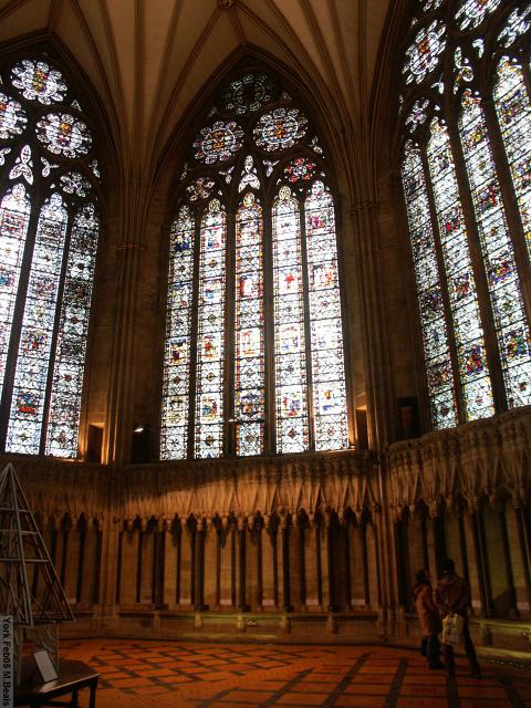 PICT5431-Chapter_House_stained_glass