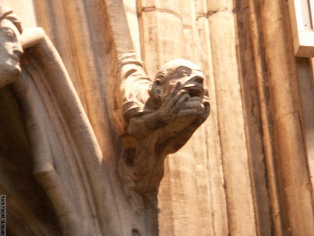 PICT5436-Chapter_House_stone_feature