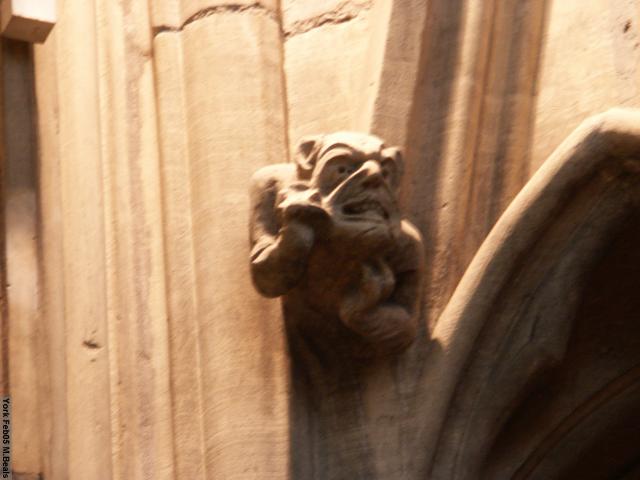 PICT5437-Chapter_House_stone_feature